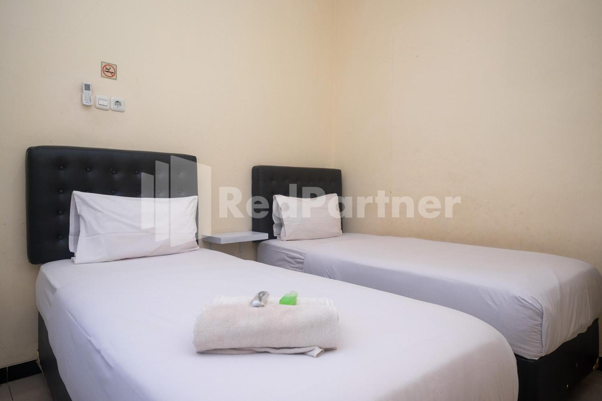 Hotel Griya Loka 2 Syariah Near Simpang Lima Mitra Reddoorz à Semarang Extérieur photo